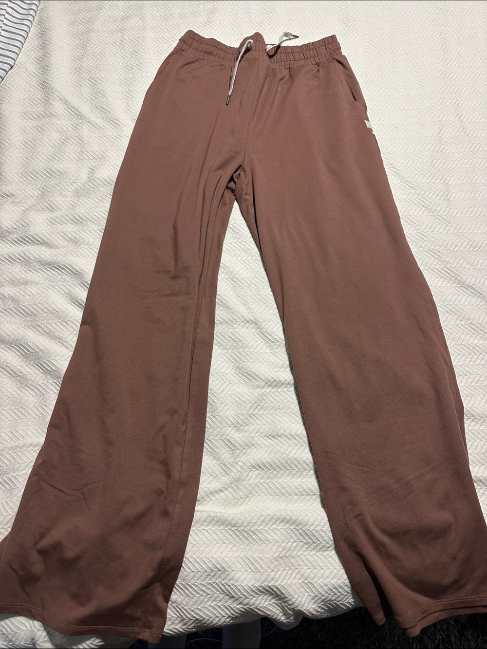 Vuori Halo Essential Brown  Wide Leg Pants Medium